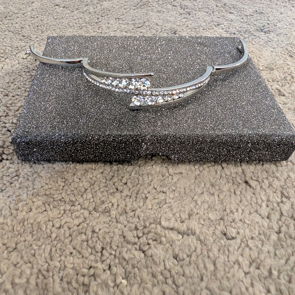 Elegant Women's Costume Bracelet